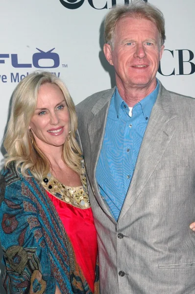 Rachelle Carson and Ed Begley Jr. at the CBS Comedies' Season Premiere Party. Area, West Hollywood, CA. 09-17-08 — Stock Photo, Image