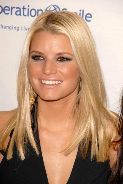 Jessica simpson művelet smile 8 éves mosoly gála. Beverly hilton hotel, beverly hills, ca. 10-02-09 — Stock Fotó