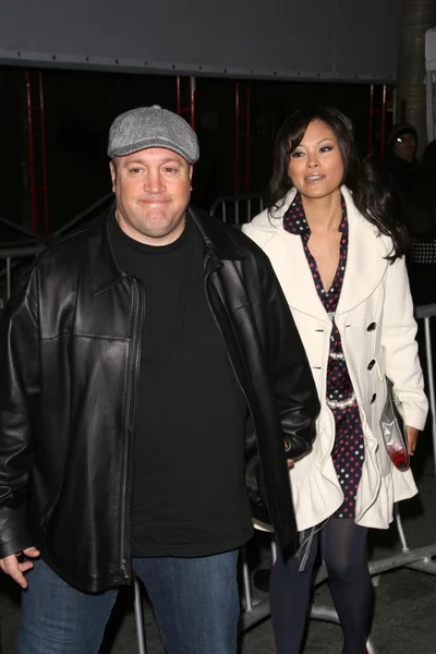 Kevin James y Steffiana De La Cruz — Foto de Stock