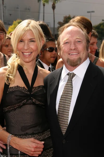 Stephen stills met vrouw — Stockfoto