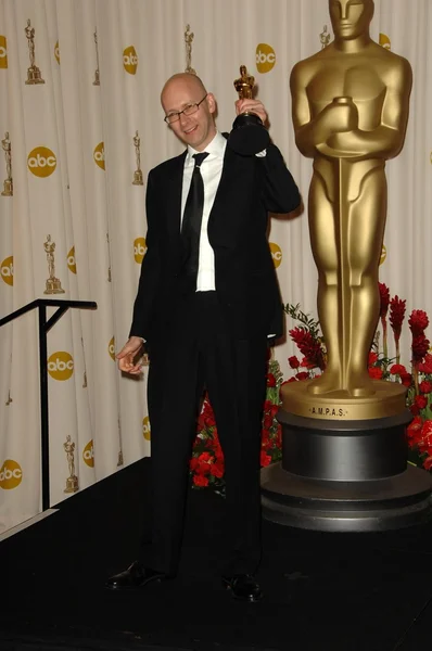 Chris dickt im Presseraum bei den 81. jährlichen Academy Awards. kodak theater, hollywood, ca. 22.02.09 — Stockfoto