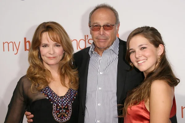 Lea Thompson with Howard Deutch and their daughter — 图库照片