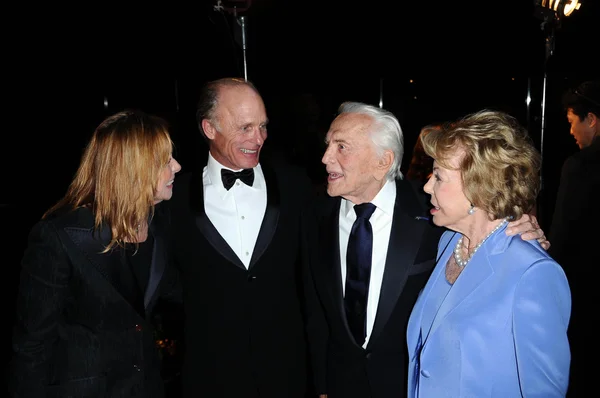 Amy Madigan, Ed Harris, Anne Douglas, Kirk Douglas — Stock Photo, Image