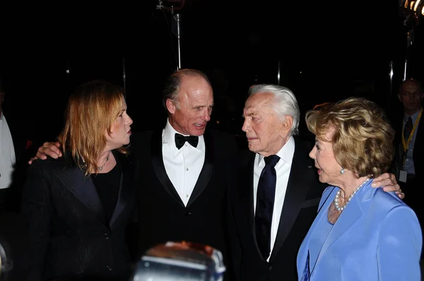 Amy Madigan, Ed Harris, Anne Douglas, Kirk Douglas — Stok fotoğraf