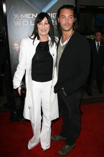 Anjelica Huston, Jack Huston — Zdjęcie stockowe