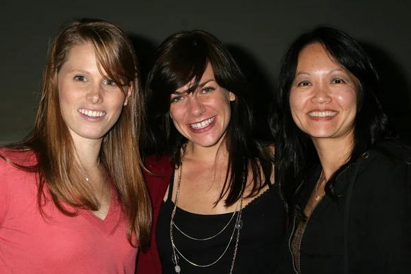 Hailey Agnew avec Cassie Cherney et Grace Shen — Photo