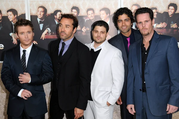 Besetzung von "Entourage" bei der Los-Engel-Premiere von "Entourage" Staffel sechs. Paramount Theater, Hollywood, ca. 09-07-09 — Stockfoto