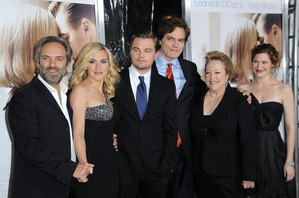 L-R Sam Mendes, Kate Winslet, Leonardo DiCaprio, Michael Shannon, Kathy Bates and Kathryn Hahn — Stock Photo, Image