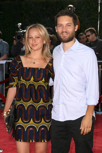 Tobey Maguire et sa femme Jennifer — Photo