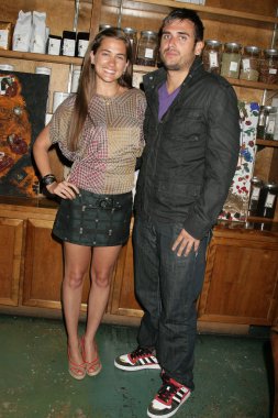 Katie chonacas ve tim chonacas sanat çalışmalarını katie chonacas tarafından gösteriliyor. zemin kahve, hollywood, ca. 07-06-09