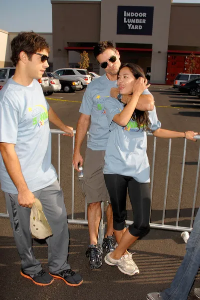 Michael Rady with Colin Egglesfield and Stephanie Jacobsen — 图库照片