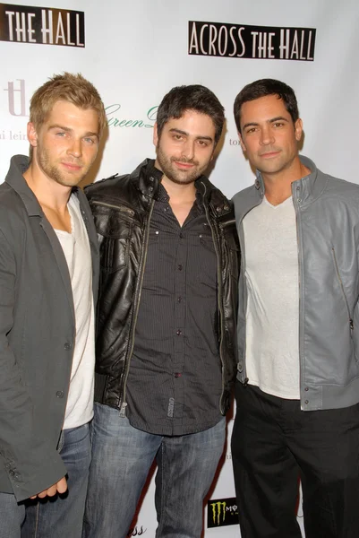 Mike Vogel, Alex Merkin and Danny Pino at the "Across the Hall" Premiere, Laemmle's Music Hall, Beverly Hills, CA. 12-01-09 — Stock Photo, Image