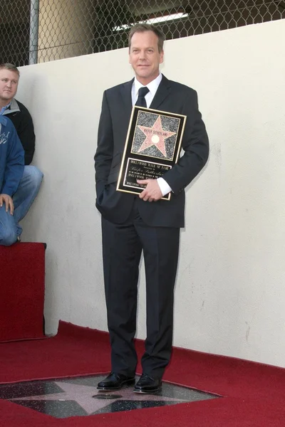 基弗 · 萨瑟兰在基弗萨瑟兰与 2,377th 星上好莱坞走名人堂的颁奖仪式。好莱坞大道，好莱坞，ca.08/12/9 — 图库照片