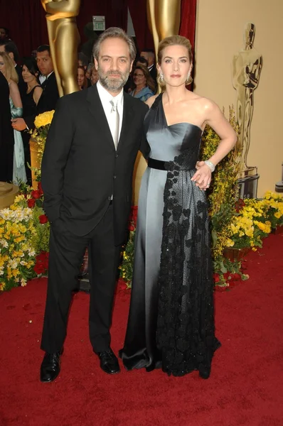 Kate Winslet és Sam Mendes, a 81st éves Oscar-díj. Kodakkal fényképez Színház, Hollywood, Ca. 02-22-09 — Stock Fotó