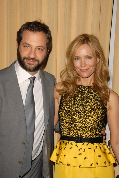 Judd Apatow e Leslie Mann a compimento fondo annuale Star 2009 Benefit Gala, Beverly Hills Hotel, Beverly Hills, Ca. 26/10/09 — Foto Stock