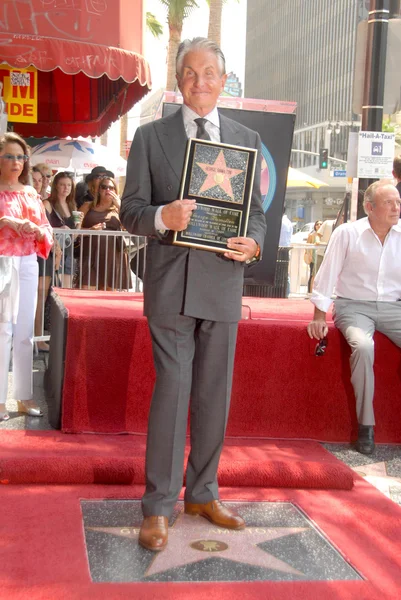 Джордж Гамильтон на церемонии в честь Джорджа Гамильтона с 2338-й звездой на Голливудской Аллее славы. Голливудский бульвар, Голливуд. 08-12-09 — стоковое фото