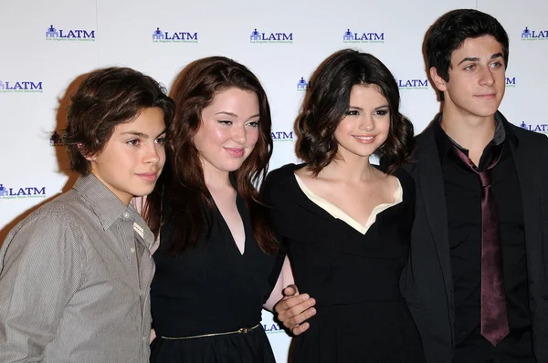 L-R Jake T. Austin, Jennifer Stone, Selena Gomez and David Henrie — Stock Photo, Image