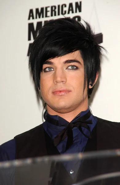 Adam Lambert в американської музики 2009 нагороди номінації оголошення. Беверлі Хіллз Hotel, Беверлі-Хіллз, Ca. 10-13-09 — стокове фото