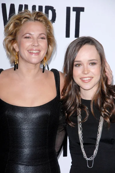 Drew barrymore i ellen page w los angeles premiera "whip it". Grauman's Chiński Teatr, hollywood, ca. 09-29-09 — Zdjęcie stockowe