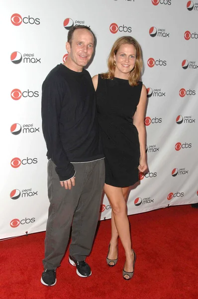 Clark Gregg และ Emily Rutherfurd ที่งานปาร์ตี้รอบปฐมทัศน์ฤดูกาลใหม่ของ CBS มายเฮาส์ ฮอลลีวูด แคลิฟอร์เนียค่ะ 09-16-09 ค่ะ — ภาพถ่ายสต็อก