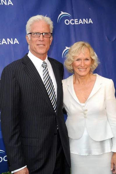 Ted danson ve glenn kapat — Stockfoto