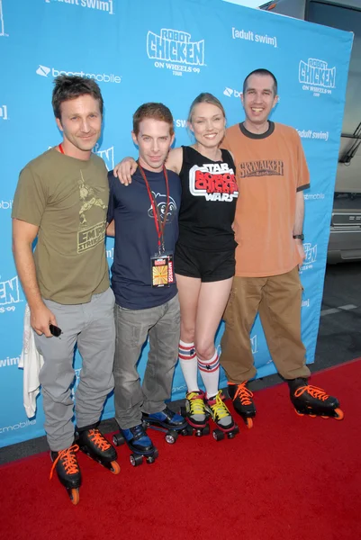 Breckin Meyer y Seth Green con Clare Grant y Matthew Senreich en Robot Chicken 's Skate Party Bus Tour. Skateland, Northridge, CA. 08-01-09 — Foto de Stock