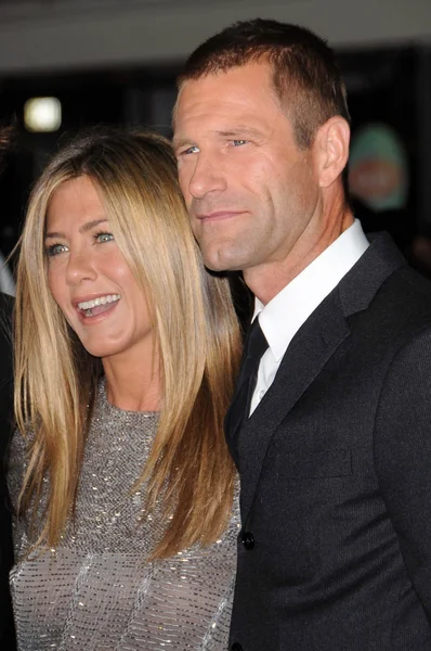 Jennifer Aniston and Aaron Eckhart at the World Premiere of 'Love Happens'. Mann Village Theatre, Westwood, CA. 09-15-09 — Stock Photo, Image