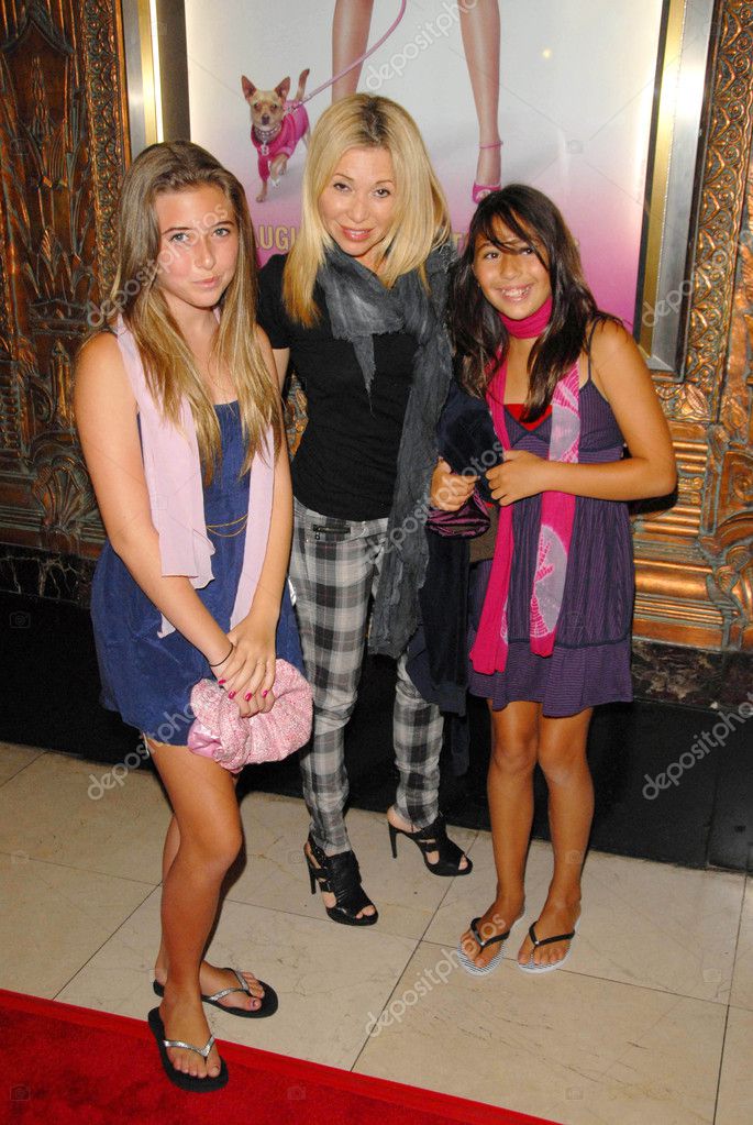 Elizabeth Daily And Her Daughters At The Los Angeles Premiere Of.