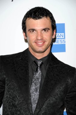 Tony Dovolani