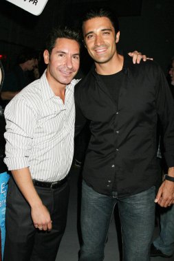 Todd michael krim ve gilles marini