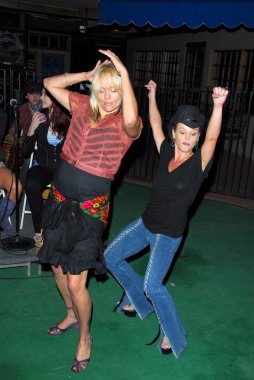 Dana Daurey Harry the Dog unplugged launches the Sportsman's Lodge By The Pool weekly concert series, Sportman's Lodge, Studio City, CA 07-03-09