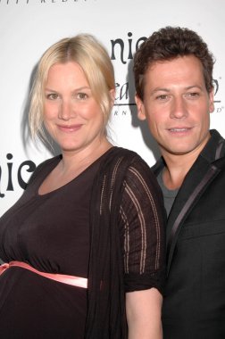 nicole hamile koleksiyonu özel gösteri, Alice evans ve Ioan gruffudd. bezelye pod, beverly hills, ca. 08-06-09