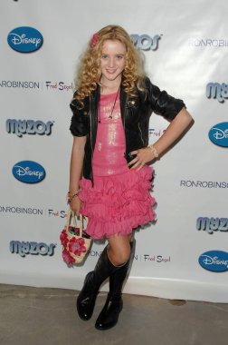 Kathryn newton, myzos denize indirmek eğlenti. Fred segal, santa monica, ca. 08-22-09