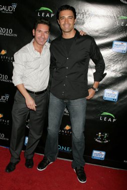 Todd michael krim ve gilles marini