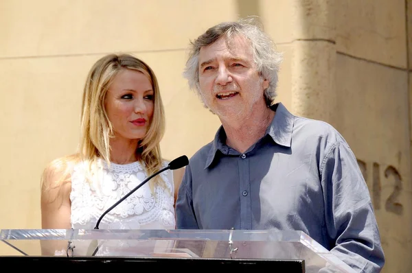 Cameron Diaz and Curtis Hanson at the Ceremony honoring Cameron Diaz with a Star on the Hollywood Walk of Fame. Hollywood Boulevard, Hollywood, CA. 06-22-09 — Stock Photo, Image