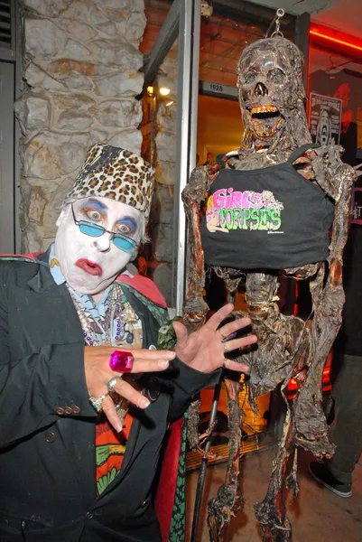 Count Smokula at the Magazine release party for GIRLS AND CORPSES, Vol. 3, Hyaena Gallery, Burbank, CA. 08-15-09 — Stock Photo, Image
