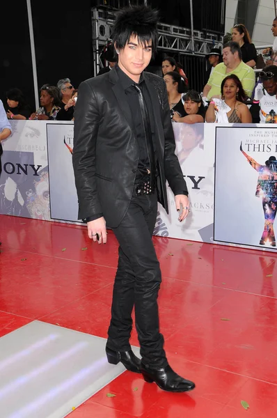 Adam lambert på los angeles premiären av detta är det. Nokia theatre, los angeles, ca. 10-27-09 — Stockfoto