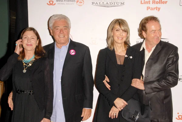 Lauren shuler donner und richard donner mit tania kosevich und eric untätig bei der fusselwalzenparty 2009. hollywood palladium, hollywood, ca. 09-03-10 — Stockfoto