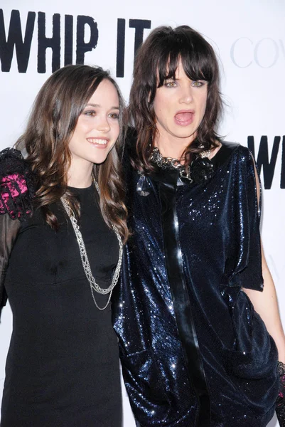 Ellen Page e Juliette Lewis — Fotografia de Stock
