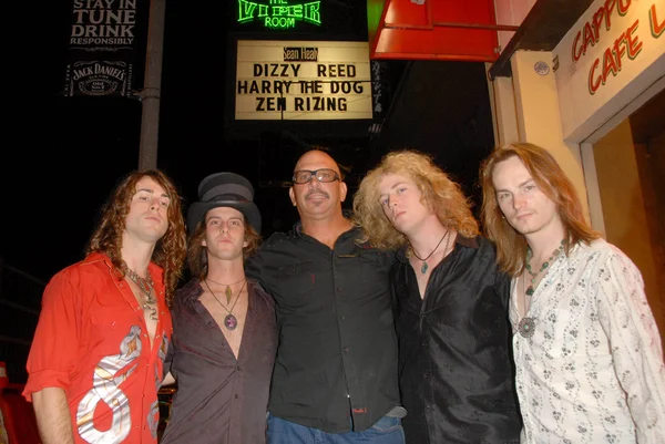 L-R Scott Foster Harris, Cody Duke, Dave Smith, Buddy Iahn y Steve Preach en un concierto de Zen Rizing. Viper Room, West Hollywood, CA. 08-08-09 — Foto de Stock