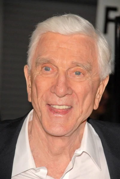 Leslie Nielsen alla premiere di Los Angeles di "Stan Helsing", Arclight Theater, Hollywood, CA. 10-20-09 — Foto Stock