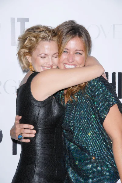 Drew Barrymore and Nancy Juvonen at the Los Angeles Premiere of 'Whip It'. Grauman's Chinese Theatre, Hollywood, CA. 09-29-09 — Stock Photo, Image