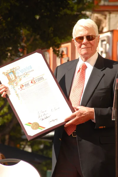 Peter Graves vid Hollywood Walk of Fame induktion ceremonin för Peter Graves, Hollywood, Ca. 10-30-09 — Stockfoto