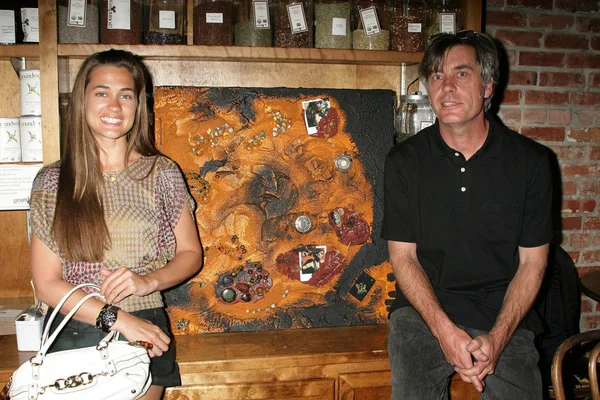 Katie chonacas i robert mozejewski w sztuce pokazano pracy przez katie chonacas. podstawy kawy, hollywood, ca. 07-06-09 — Zdjęcie stockowe