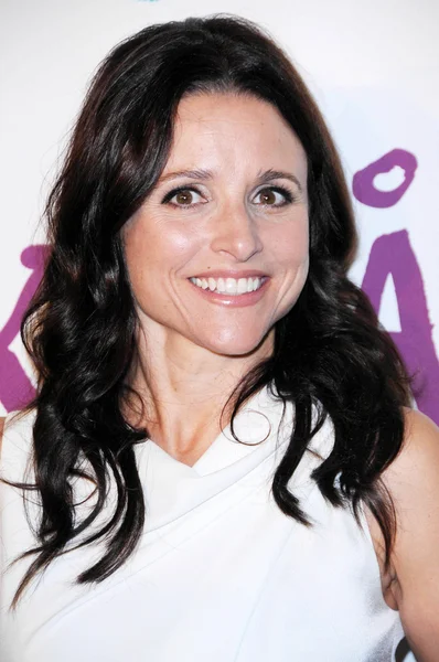 Julia louis-dreyfus na slavnostní otevření noc 'kooza' cirque du soleil. Santa monica pier, santa monica, ca. 10-16-09 — Stock fotografie