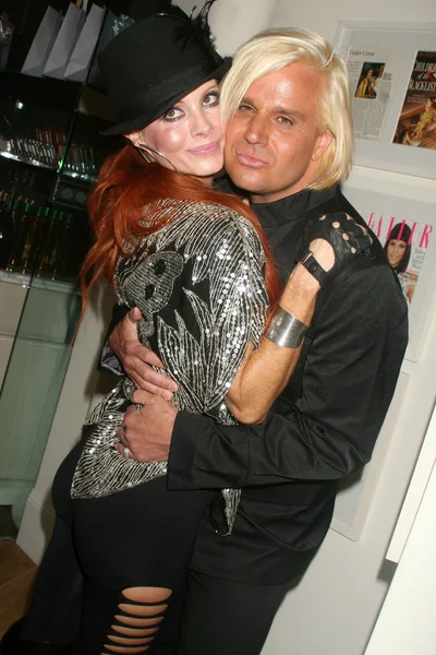 Phoebe Price and Daniel Di Criscio at the Valerie Beverly Hills 2009 Emmy Awards Make Up Preview. Valerie Beverly Hills, Beverly Hills, CA. 09-16-09 — Stockfoto