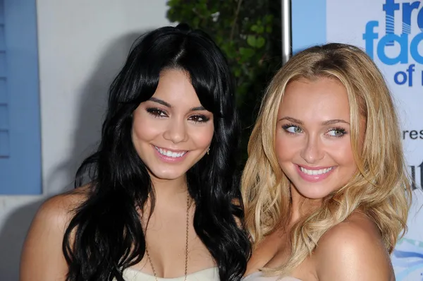 Vanessa hudgens i hayden panettiere — Zdjęcie stockowe