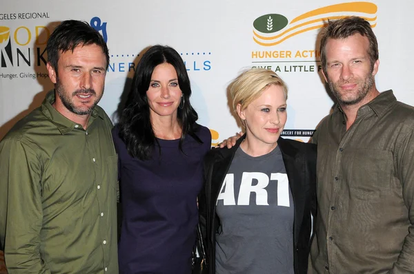 David Arquette and Courteney Cox with Patricia Arquette and Thomas Jane — Stock Photo, Image