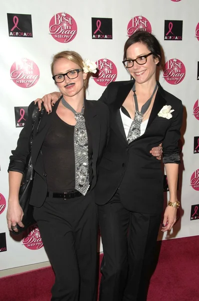 Mary Louise Parker and guest at the "Aid for Aids" 7th Annual Best in Drag Show, Orpheum Theatre, Los Angeles, CA. 10-18-09 — Stock Photo, Image