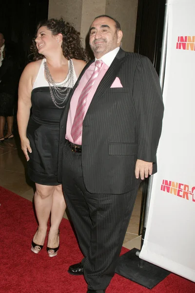 Marissa jaret winokur und ken davitian beim 20-jährigen jubiläum innenstadtkunst vorstellen gala und auktion. beverly hilton hotel, beverly hügel, ca. 15-10-09 — Stockfoto